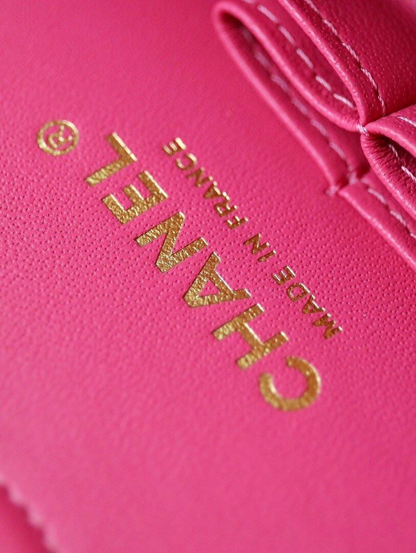 Classic 1112 Pink Lambskin Shoulder Bag with Gold Hardware