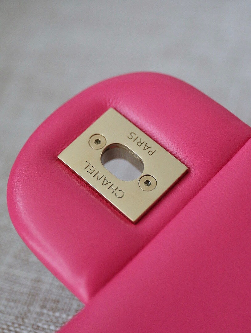 Classic 1112 Pink Lambskin Shoulder Bag with Gold Hardware